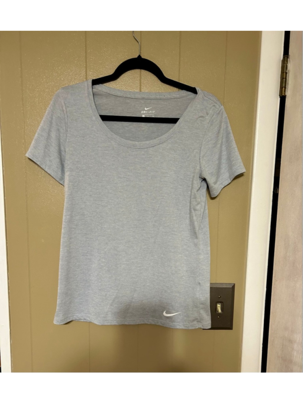 Nike Gray Dri-Fit Short Sleeve Women’s T Shirt Size S